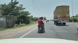 Etawah Stunt: एक बाइक पर 6 सवार, 2 तो टंकी पर बाकी खुद ही देख लीजिए