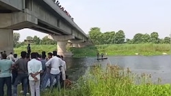 गोंडा: सरयू नदी में बड़ा हादसा, रेलिंग पर बैठ हवा ले रहे बुजुर्ग की डूबने से मौत