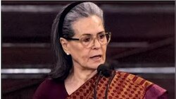विदेश नीति पर सोनिया का हमला! बोलीं- सरकार की नीतियों के कारण PAK बन रहा चौधरी 