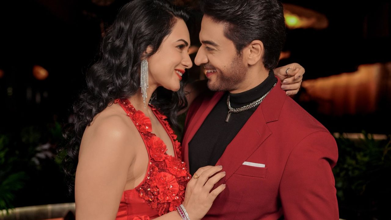 'बिग बॉस' में 9वीं एनिवर्सरी का रोमांस, अब तलाक का दावा... आखिर सच क्या है? गौरव-आकांक्षा के रिश्ते पर उठे सवाल