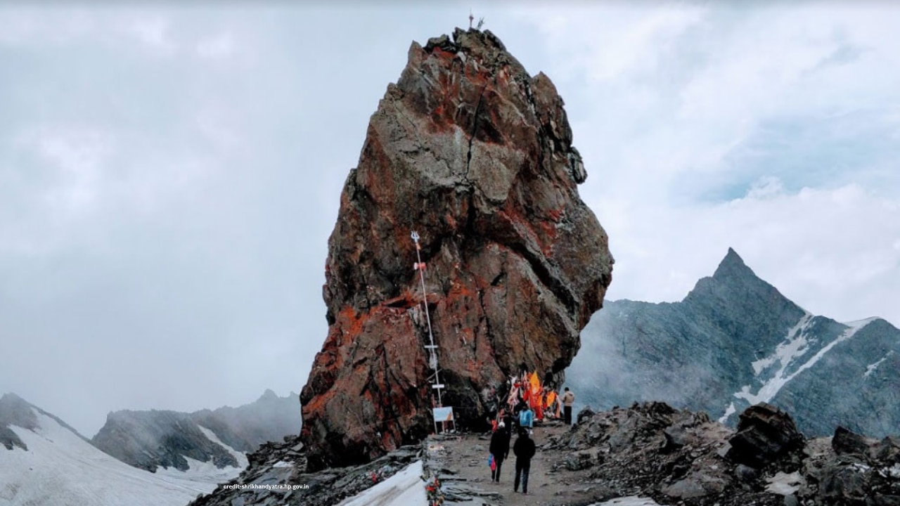 Shrikhand Mahadev Yatra 2026: देश की चुनौतीपूर्ण श्रीखंड महादेव यात्रा पर रोक, क्या बन रहा रास्ते का रोड़ा?