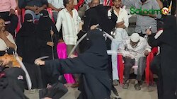 बुर्के में तलवार से कलाबाजिया; अरे! ये लड़कियां क्या कर के मानेंगी? 