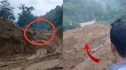 लैंडस्लाइड के साथ ही मलबे में बहा बाइकर, अरुणाचल प्रदेश से आया दिल दहलाने वाला Video