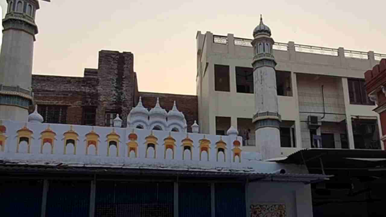 दालमंडी में बुलडोजर की धमक से सहमे मुसलमान, 5 मस्जिदों पर ताबड़तोड़ एक्शन से मचा हड़कंप