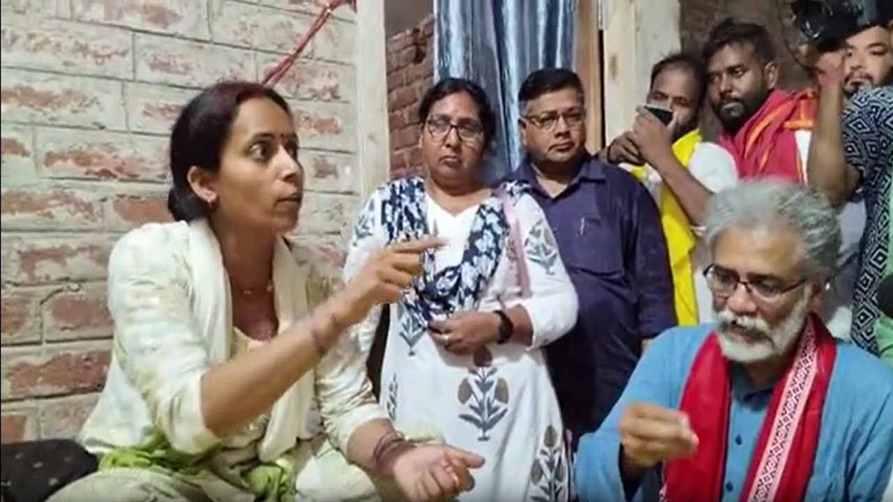 भरत तिवारी एनकाउंटर: पीड़ित परिवार से मिले दीपांकर भट्टाचार्य, बहन ने रो-रोकर सुनाई पूरी दास्तां