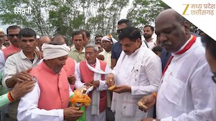 CM मोहन यादव का देसी अंदाज, हाथ पर रखकर खाई रोटी; किसानों से की बात