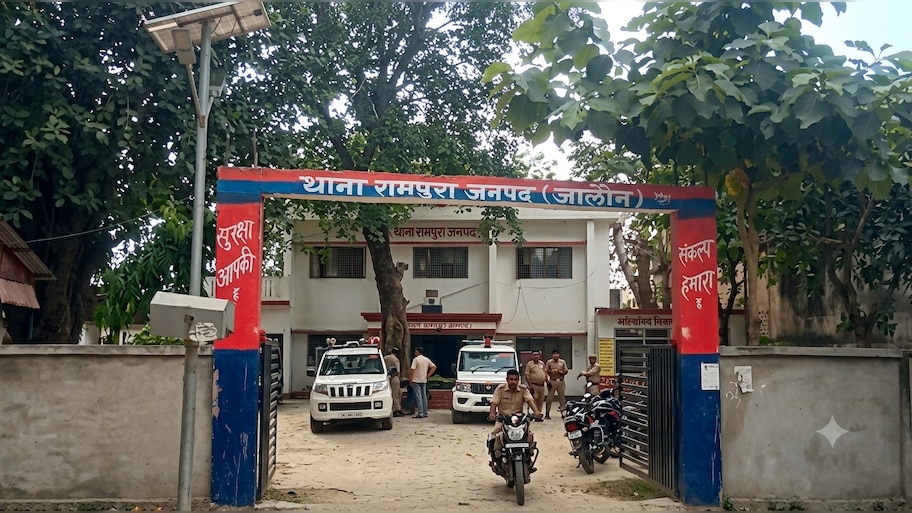 अकेली महिला का घर में मिला खून से लथपथ शव, सिर पर गहरी चोट के निशान, जांच में जुटी पुलिस 