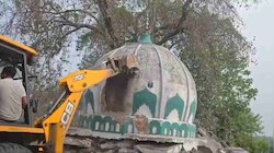 उत्तराखंड में फिर गरजा बुलडोजर, उधम सिंह नगर में अतिक्रमण की आड़ में ढहाए मजार!