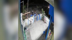 नहर में गिरी बेकाबू कार, बाल-बाल बची ड्राइवर की जान; लखीमपुर खीरी का ये वीडियो देख हो जाएंगे हैरान!