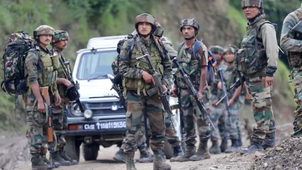 शोपियां एनकाउंटर में 2 आतंकी ढेर, लश्कर ऑपरेटिव जाकिर गनी समेत 2 का हुआ सफाया; ऑपरेशन अब भी जारी