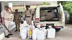 बेतिया में पुलिस की कार्रवाई: नेपाल से आ रही 124 किलो गांजे की खेप बरामद