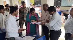 झारखंड SIR: पाकुड़ की उपायुक्त मेघा भारद्वाज ने किया मतदान केंद्र का निरीक्षण