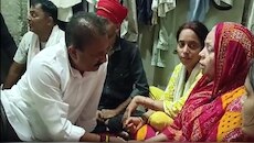 'न्याय होकर रहेगा', भरत तिवारी के परिजनों के आंसू पोंछने पहुंचे मंत्री अशोक चौधरी