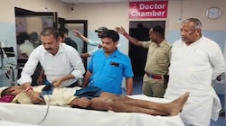 सड़क किनारे तड़प रहा था घायल, भीड़ बना रही थी वीडियो, JDU सांसद ने अस्पताल पहुंचाया