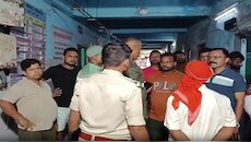 नरकटियागंज अनुमंडलीय अस्पताल में नवजात की मौत पर हंगामा, परिजनों ने लगाया आरोप