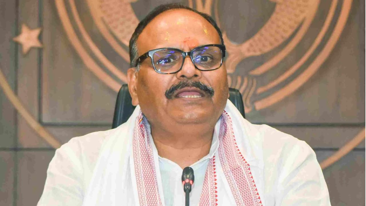मदरसों के कदाचार पर भी बोल दें अखिलेश... ब्रजेश पाठक का अखिलेश पर तीखा पलटवार