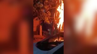कुशीनगर में बिजली के खंभे में लगी भीषण आग, 30 मिनट तक धू-धू कर जलते रहे तार; नजारा देख मची अफरा-तफरी 