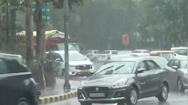 दिल्ली-NCR में बारिश बनी आफत! सड़कों पर भरा पानी, कई इलाकों में थमी वाहनों की रफ्तार