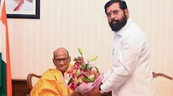 शरद की शिंदे से मीटिंग, फडणवीस-उद्धव की बढ़ी टेंशन! मुलाकात पर संजय राउत ने कसा तंज