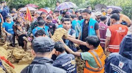 लैंडस्लाइड से कॉक्स बाज़ार के रोहिंग्या कैंपों में तबाही; सुरक्षित ठिकानों की ओर पला