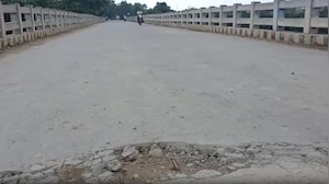 मोतिहारी में करोड़ों की लागत से बना पुल हुआ जर्जर, ग्रामीणों ने की तत्काल मरम्मत की मांग 
