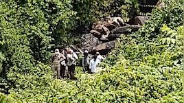 6 मई को शादी, दर्शन के लिए निकले थे... 100 फीट गहरी खाई में मिले नवविवाहिता दंपति 