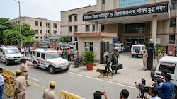नोएडा डीएम दफ्तर को बम से उड़ाने की धमकी, जांच के लिए पुलिस और बम स्क्वॉड मौके पर 
