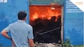 उज्जैन के बड़नगर में भीषण आग, जूट और प्लास्टिक से भरा गोदाम जलकर खाक, दूर-दूर तक दिखाई दीं लपटें