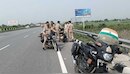 एक पल में उजड़ गया परिवार! हापुड़ में डिवाइडर से टकराई बाइक, पिता समेत 3 मासूमों की मौत
