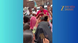 टॉफी-बिस्कुट की तरह बांटी नोटों की गड्डी... पूर्व विधायक श्रीभगवान शर्मा का वीडियो वायरल