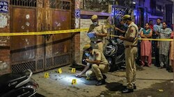 दिल्ली के मंगोलपुरी में घर के बाहर ताबड़तोड़ फायरिंग, बदमाशों ने की तोड़फोड़
