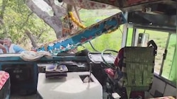 रेवाड़ी में दर्दनाक हादसा, बेकाबू बस पेड़ से टकराई, बुजुर्ग की मौत और 11 यात्री घायल