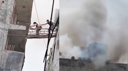नोएडा के मामूरा में लगी भीषण आग, 2 लोगों की दर्दनाक मौत, बिल्डिंग में फंसे कई परिवार