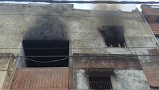 वाराणसी: फ्लैट में लगी भीषण आग, बेटी की शादी के लिए जुटाया लाखों का सामान जलकर राख