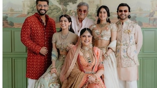 जाह्नवी कपूर की 'परफेक्ट फैमिली फोटो' में शिखर पहाड़िया की एंट्री, फैंस बोले- अब तो सब ऑफिशियल है!