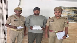 मथुरा में साइबर ठगी का बड़ा खुलासा! 23 ATM कार्ड और लाखों कैश के साथ शातिर गिरफ्तार