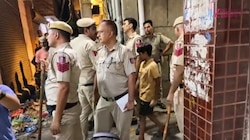 दिल्ली में महिला का गला रेतकर हत्या, आरोपी पति फरार