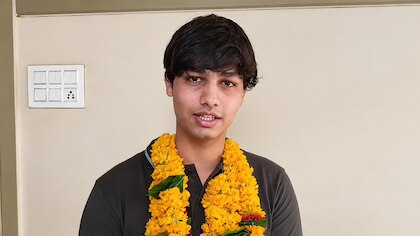 मम्मी-पापा दोनों डॉक्टर, NEET में बेटे ने किया कमाल; जबलपुर के आर्यमन सोलंकी स्टेट टॉपर, ऑल इंडिया में 46वीं रैंक