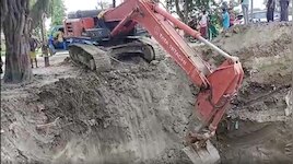 मुजफ्फरपुर में JCB से नाला खुदाई के दौरान फटी गैस पाइपलाइन, स्कूल में घुसा धुआं