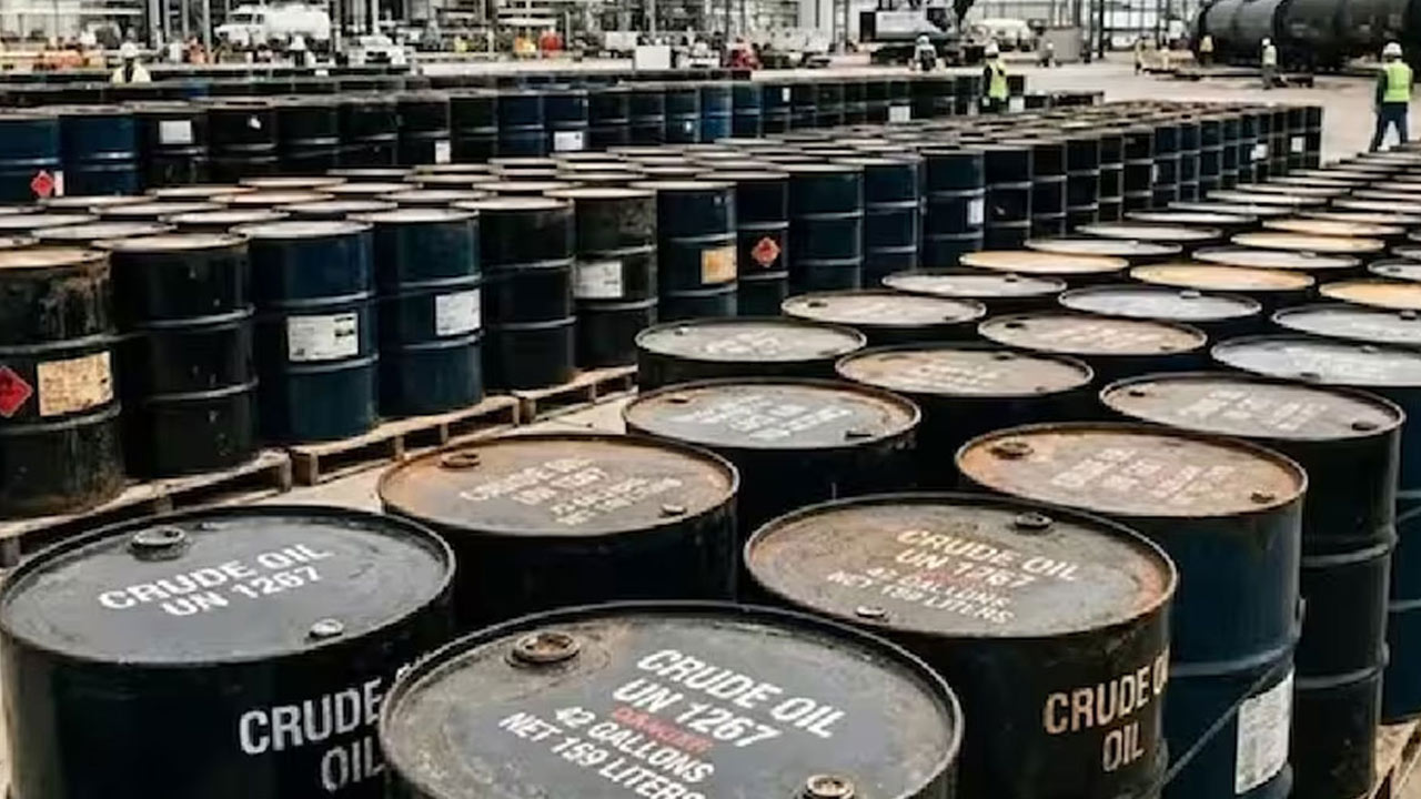 Crude Oil: अमेरिका के तेहरान पर हमले जारी, क्रूड के दाम में लगी 'आग', चढ़कर 90 डॉलर के करीब पहुंचा