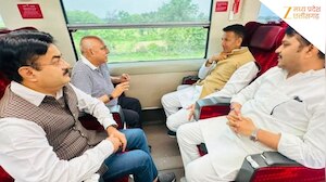 दतिया में चुनावी जंग के बीच वंदे भारत से आई दिलचस्प तस्वीर, आमने-सामने बैठे दिखे हेमंत खंडेलवाल-जीतू पटवारी, मुलाकात ने बढ़ाई सियासी हलचल 