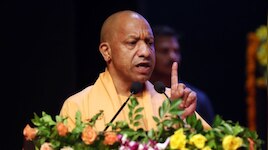 अब यूपी में न कर्फ्यू है, न दंगा है सब चंगा... बुलंदशहर में गरजे सीएम योगी 