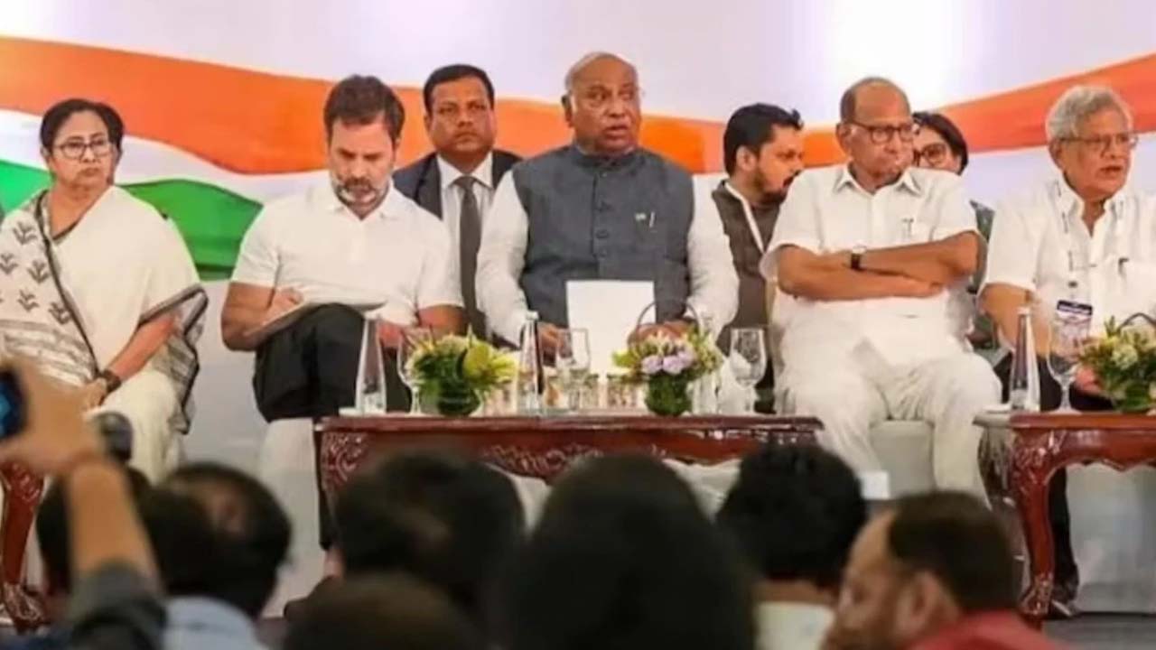 धीरे-धीरे दरकता जा रहा 'घर', क्या हाथ पर हाथ धरे बैठा है INDIA कुनबा या है कोई बैकअप प्लान, जिससे 29 में हो जाए चमत्कार?