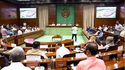 TMC के बागियों को बुलाने पर भड़का विपक्ष, सर्वदलीय बैठक से किया वॉकआउट, फिर लौटे