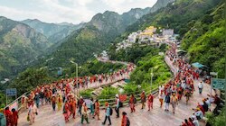 लगातार तीसरे दिन भी बंद रही श्री माता वैष्णो देवी यात्रा, हजारों श्रद्धालु फंसे