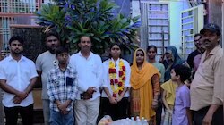 उरई की रूपल बाल्मीकि ने NEET पास कर रचा इतिहास, बनेगी परिवार की पहली डॉक्टर 