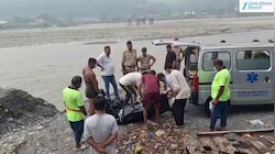 यमुना नदी में तैरता मिला अज्ञात शव, स्थानीय गोताखोरों ने किया रेस्क्यू
