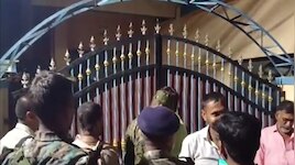पैर बांधकर मुंह पर चिपकाया टेप, घर में घुसकर रिटायर्ड बैंककर्मी और पत्नी की हत्या