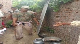 16 साल से फरार शराब माफिया के घर कुर्की, कोर्ट के आदेश पर पुलिस ने मकान किया सील