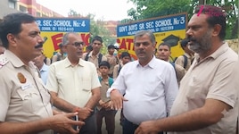 बदरपुर में छात्राओं की सुरक्षा को लेकर दिल्ली पुलिस सख्त, छुट्टी के समय जवान तैनात